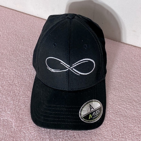 5/$25 Black Hat With Infinity Symbol Fort Chipewyan L/XL - Picture 1 of 8